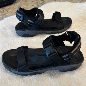 Bass sandals